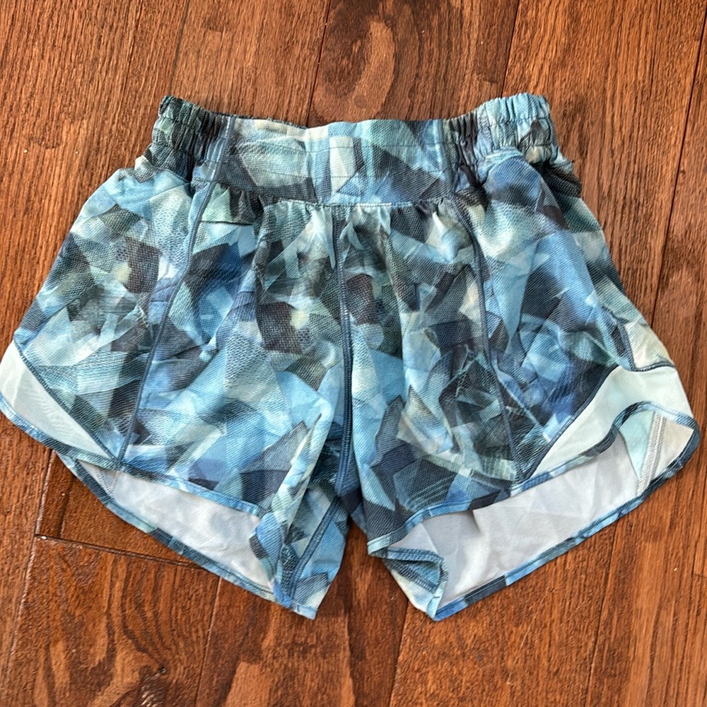 Lululemon hotty hot shorts size 4 tall